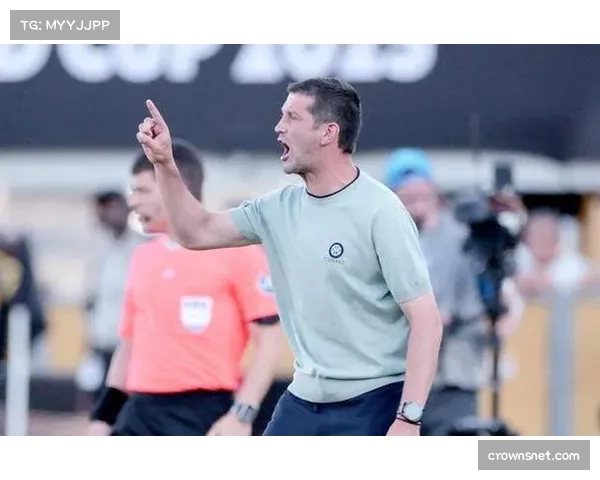 国米高位逼抢体系成型,齐沃主动哲学破解强强对话魔咒 国米高位逼抢体系成型,齐沃主动哲学破解强强对话魔咒